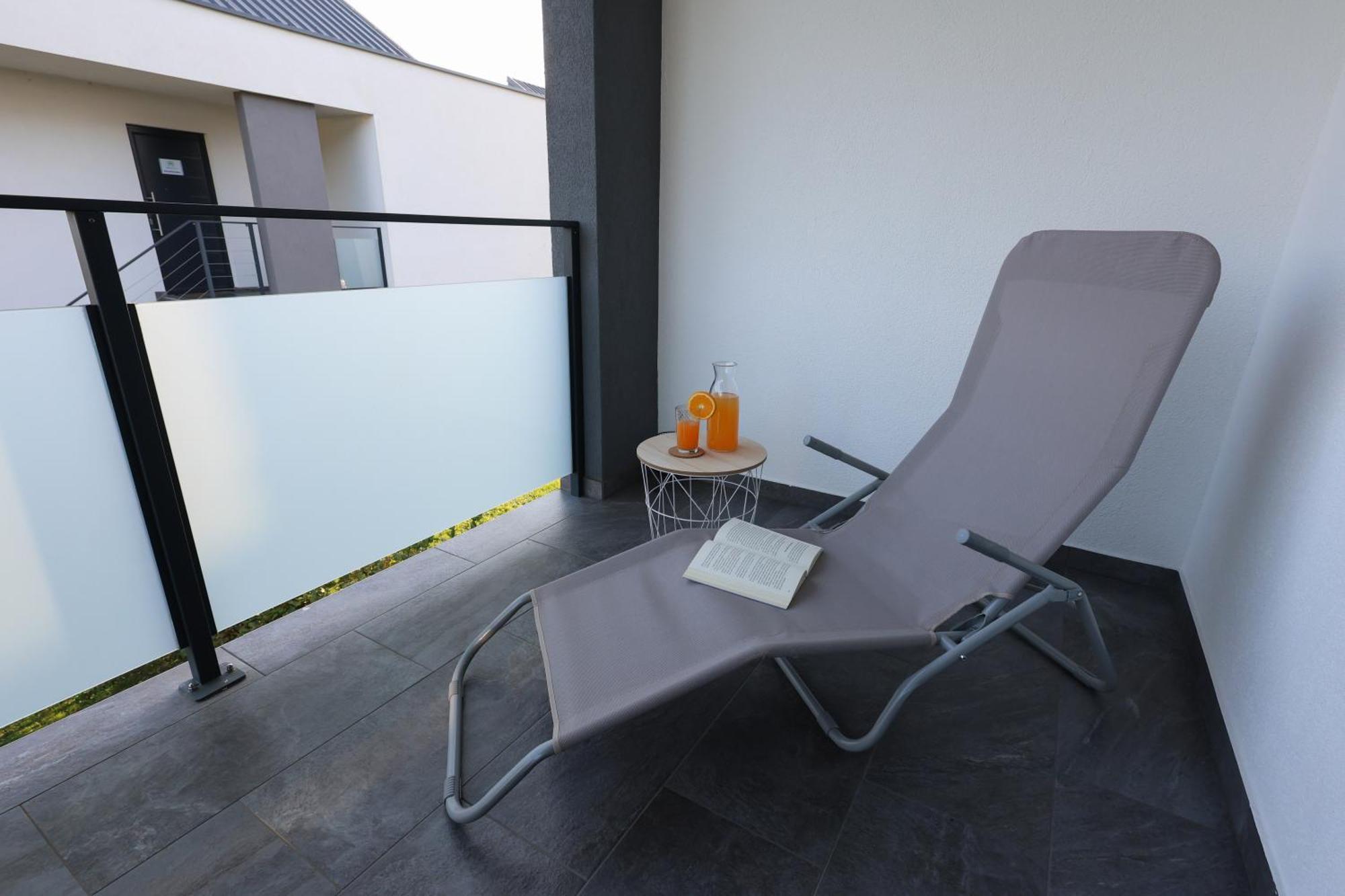 White Mountain Apartment Banovci Bagian luar foto