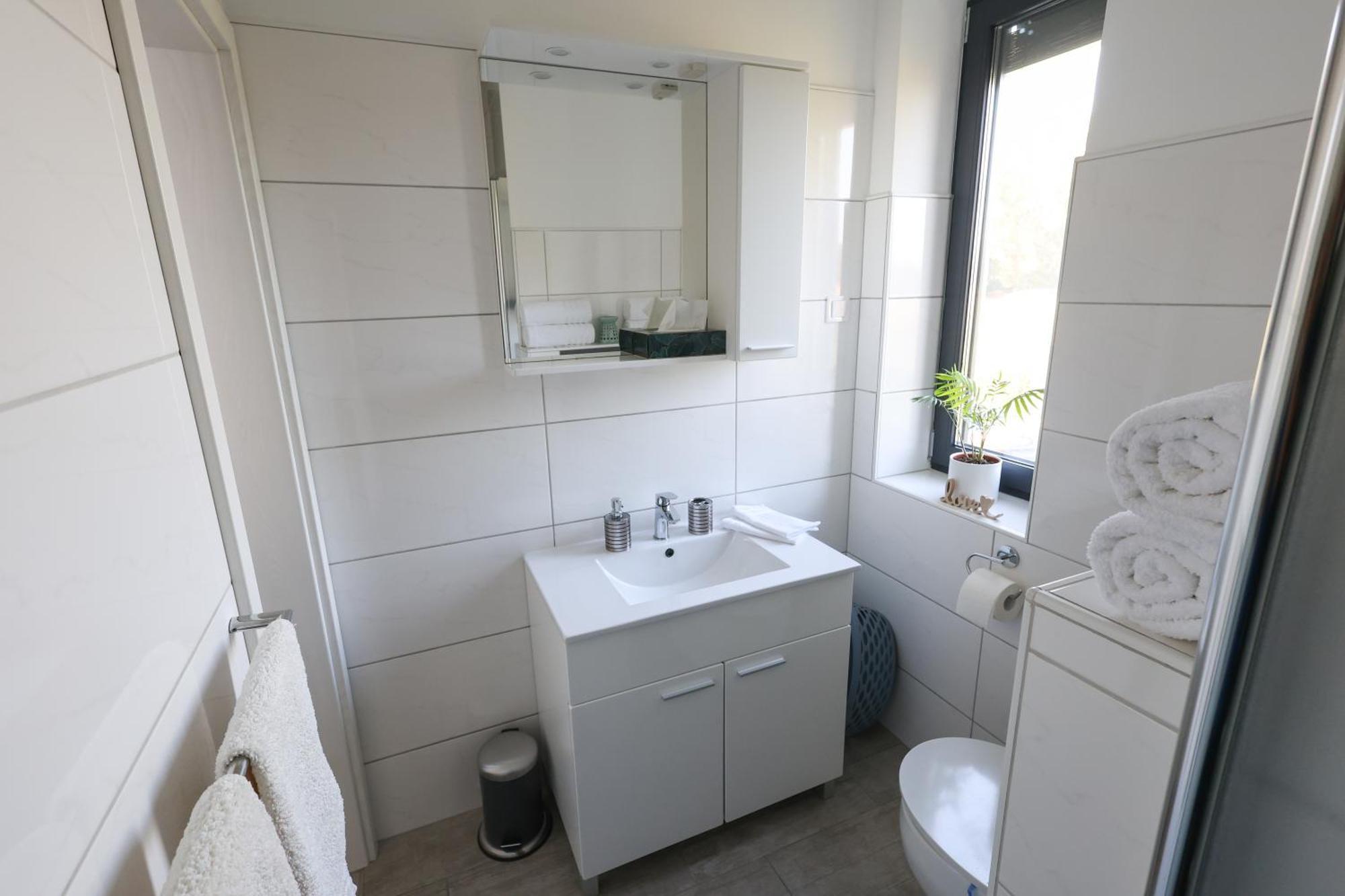 White Mountain Apartment Banovci Bagian luar foto